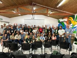 Foto dos associados no 1º Encontro Nacional da Nativas Brasil, na Reserva Florestal Legado das Águas